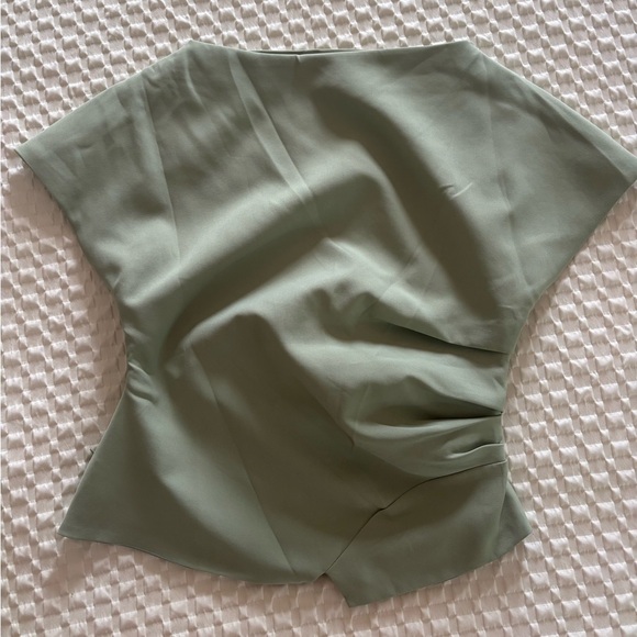 Commense Asymmetric Hem Ruched T-Shirt - Picture 3 of 5